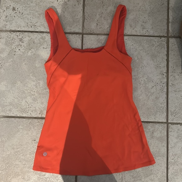 Lululemon red square neck workout tank (size 6) - Picture 4 of 9